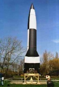 Eine A4-Rakete (von der NS-Propaganda als "V2" bezeichnet)